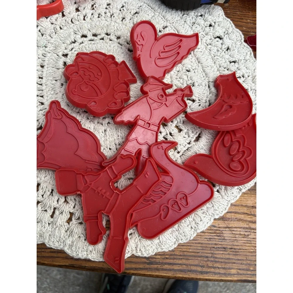 Vtg  1970's Lot Of 31 USA Red Pink Green White Plastic Cookie Cutters Christmas